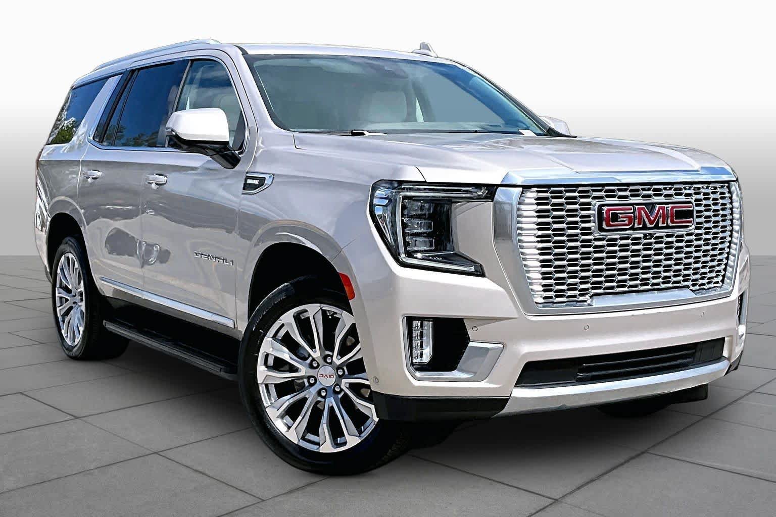 Used 2024 GMC Yukon Denali w/ Advanced Technology Package AWD/4WD image 5