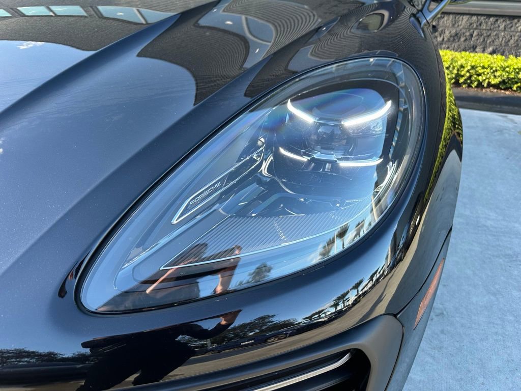 Certified 2025 Porsche Macan T image 13