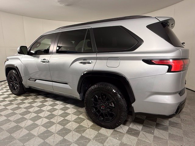 Used 2024 Toyota Sequoia Platinum AWD/4WD image 4