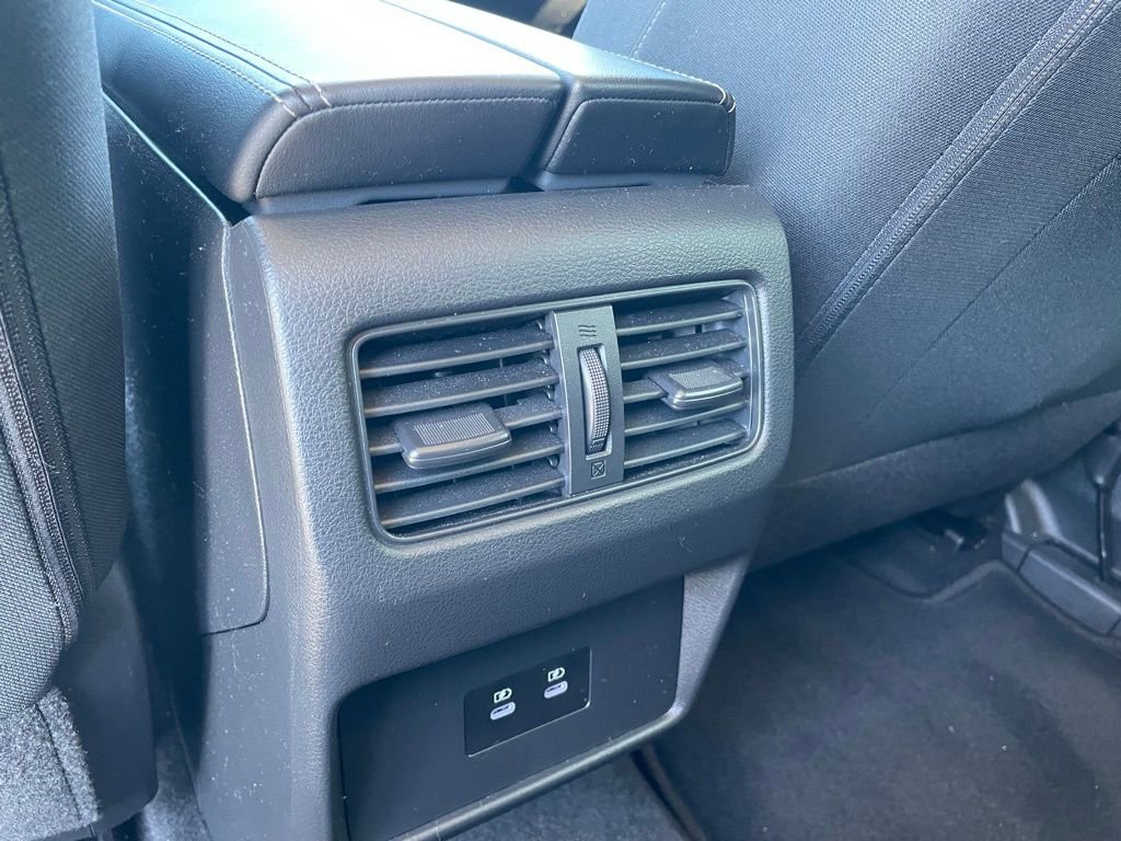 Used 2025 Nissan Rogue SV image 27