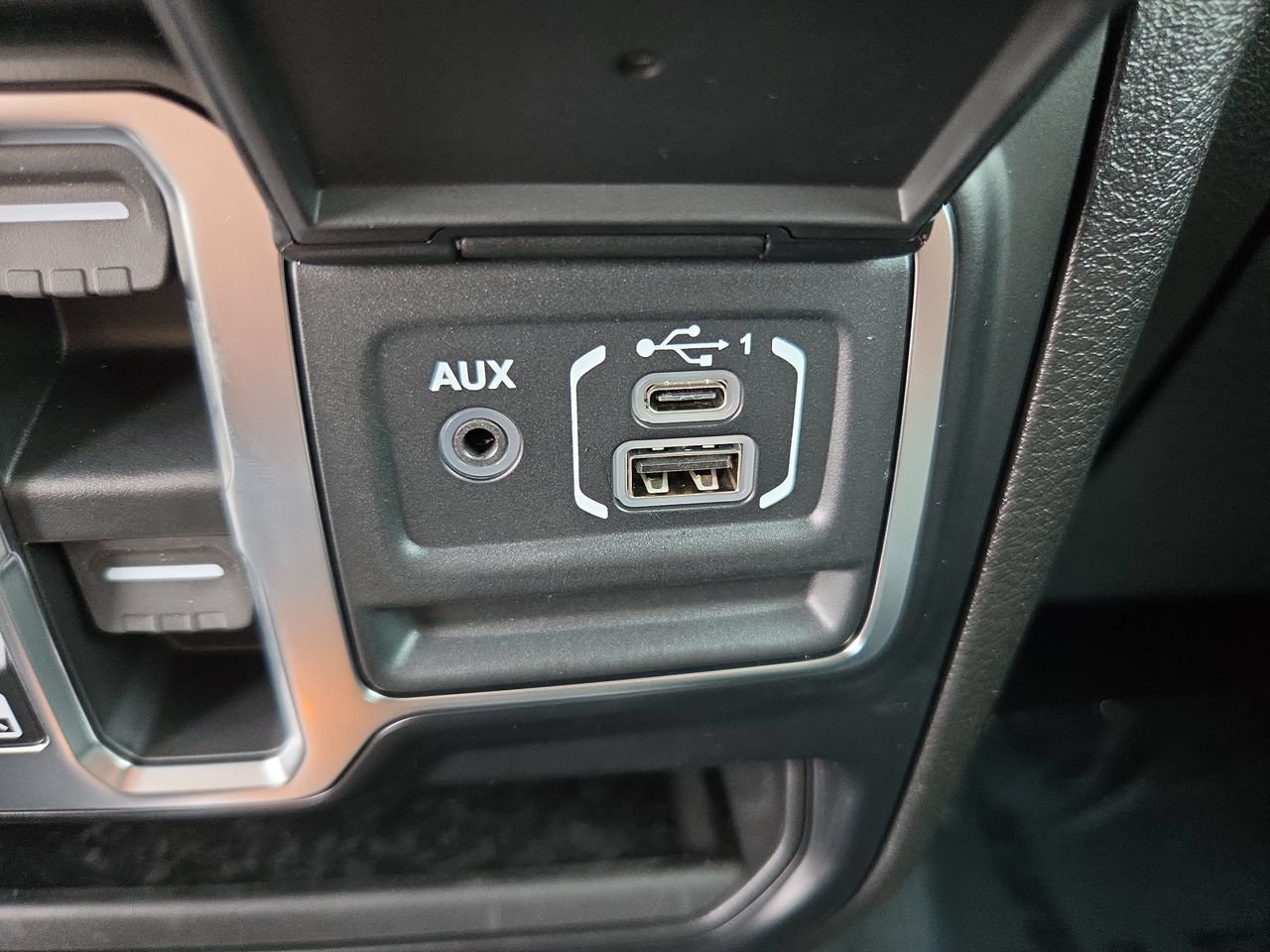 New 2026 Jeep Gladiator Sport AWD/4WD image 25