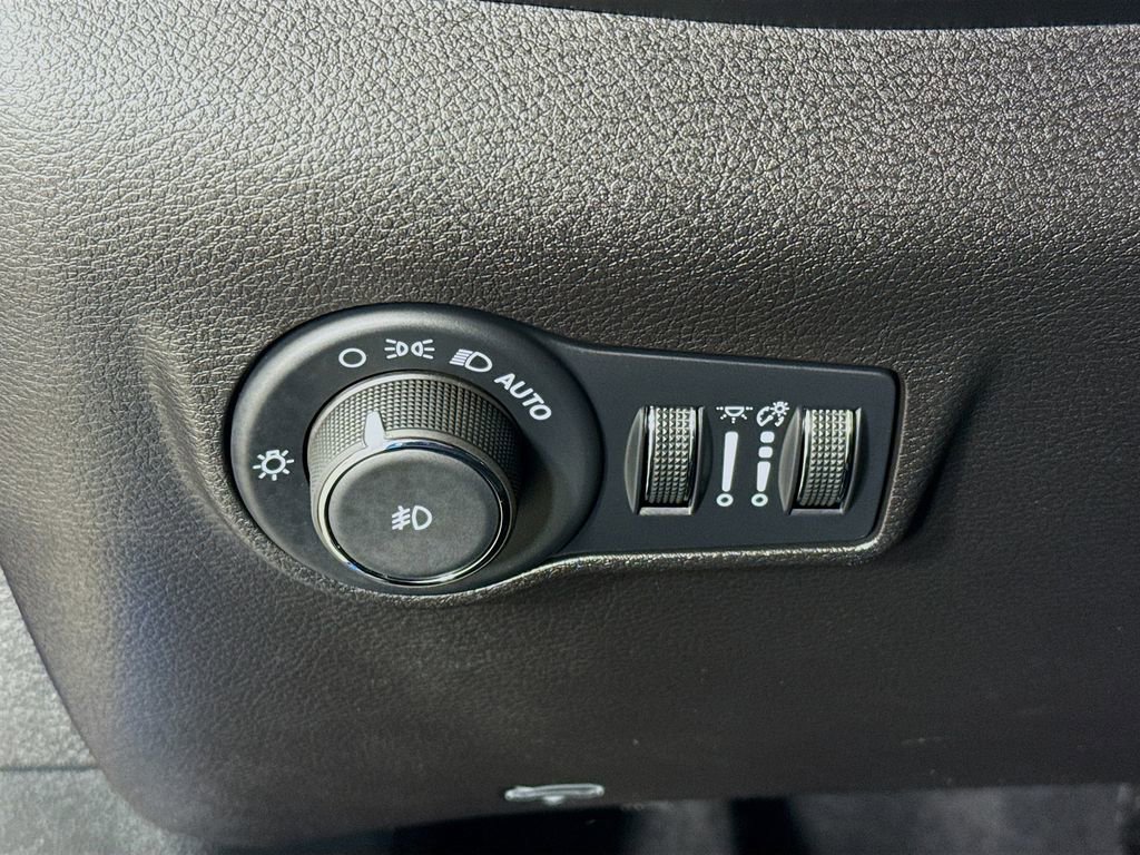 Used 2025 Jeep Compass Latitude w/ Altitude Special Edition image 12