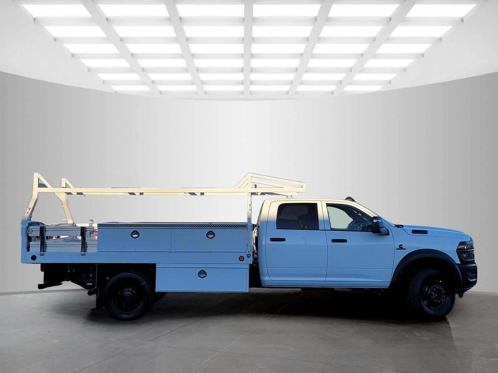 New 2025 RAM 5500 Tradesman AWD/4WD image 4