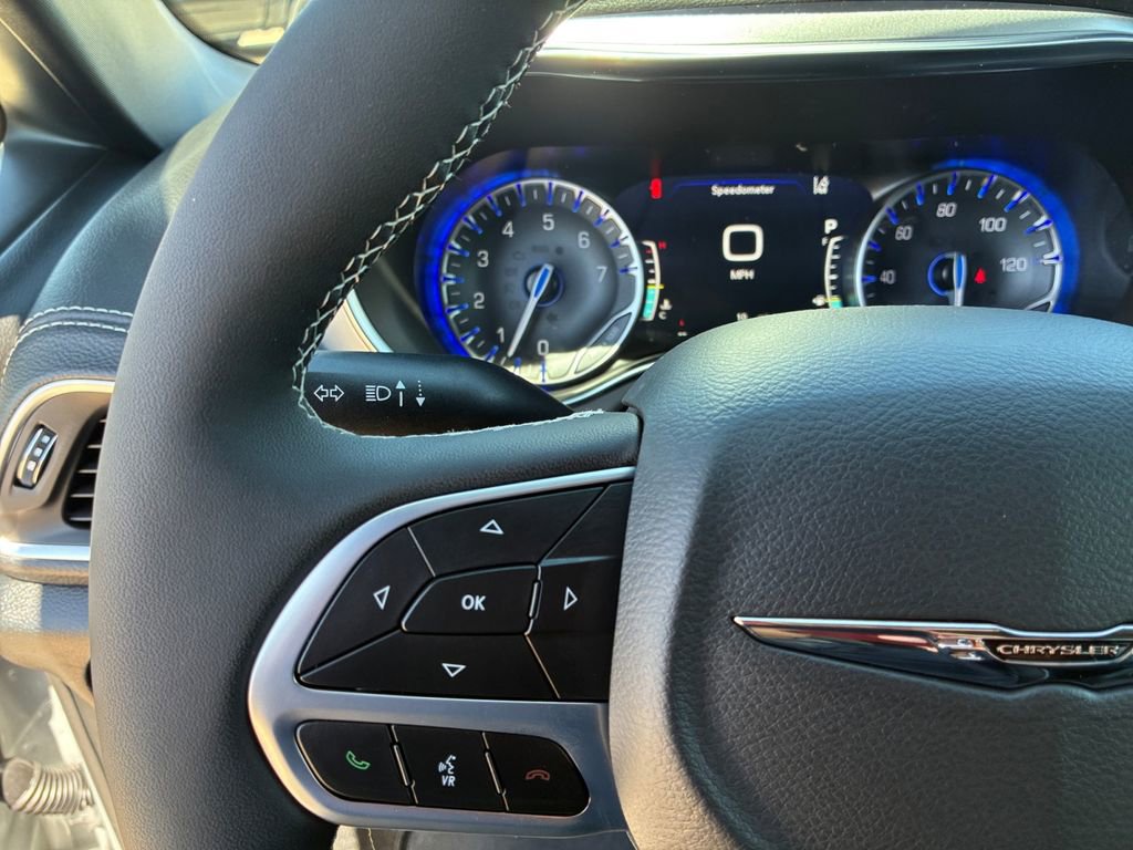 New 2026 Chrysler Pacifica Limited FWD image 11