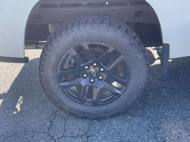 Used 2022 Chevrolet Silverado 1500 LT Trail Boss w/ LPO, Dark Essentials Package AWD/4WD image 9