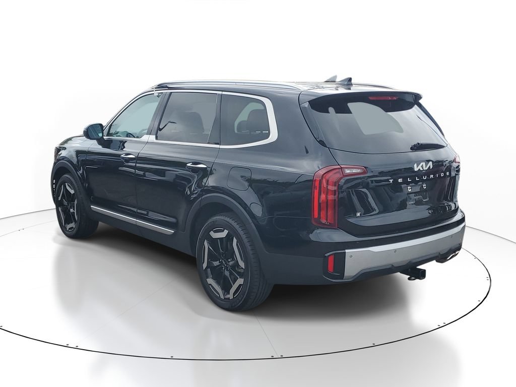 Used 2023 Kia Telluride S FWD image 3