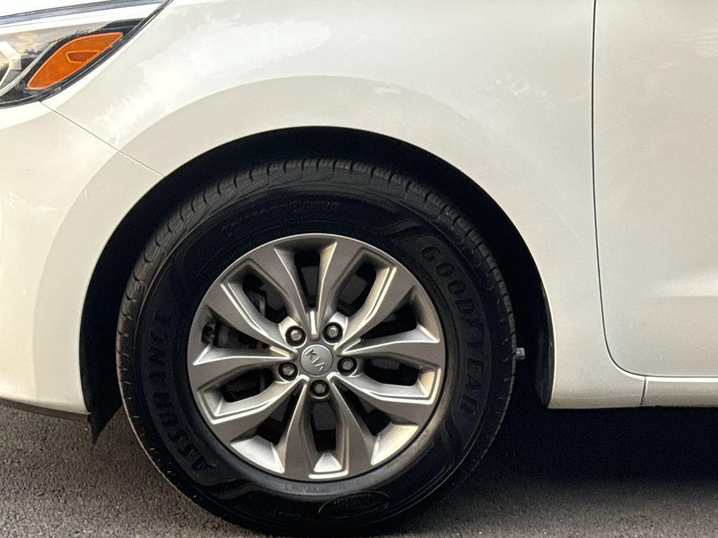Used 2019 Kia Sedona L FWD image 18