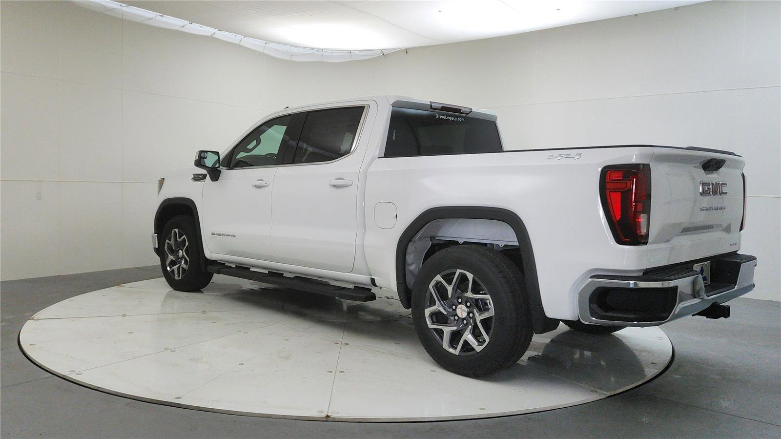 New 2026 GMC Sierra 1500 SLE image 5