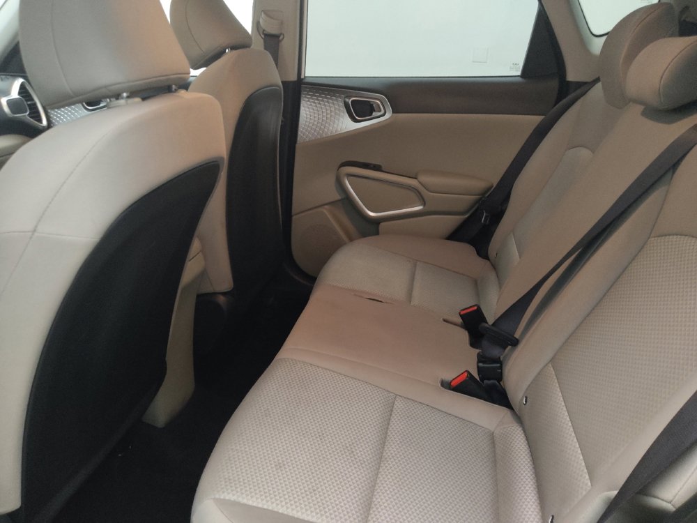 Used 2025 Kia Soul LX w/ LX Technology Package FWD image 18