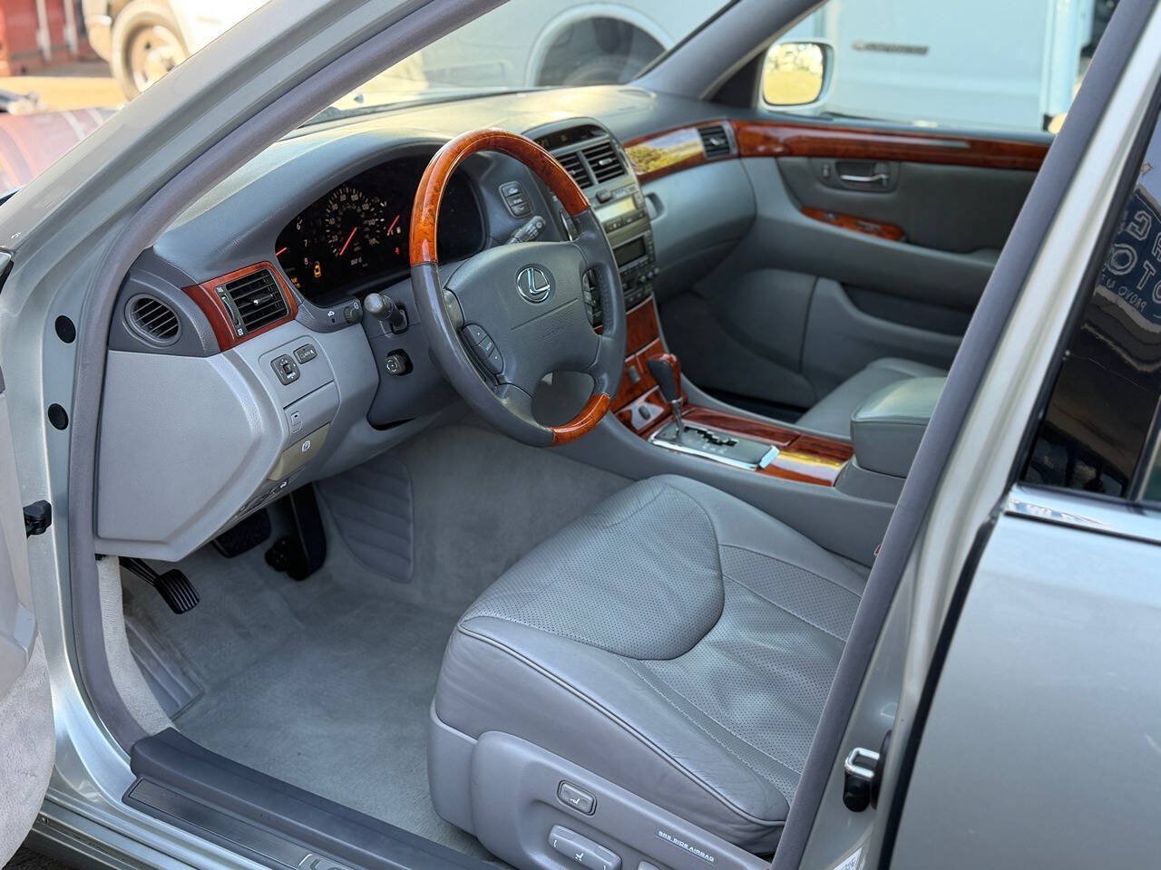 Used 2003 Lexus LS 430 RWD image 23