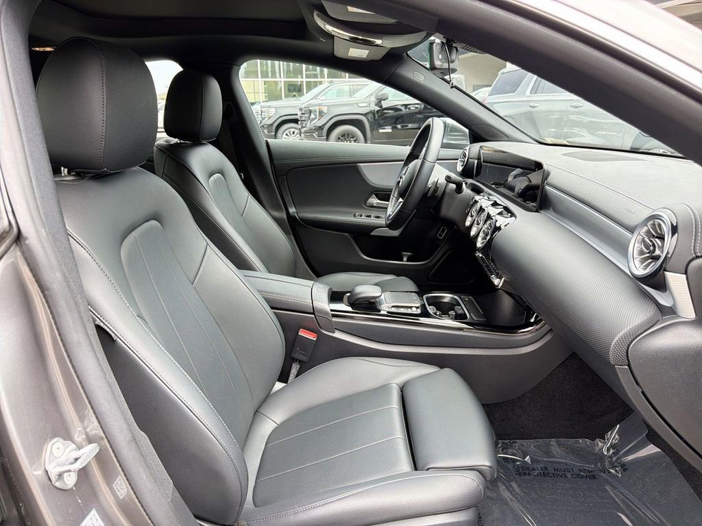 Used 2023 Mercedes-Benz CLA 250 image 31