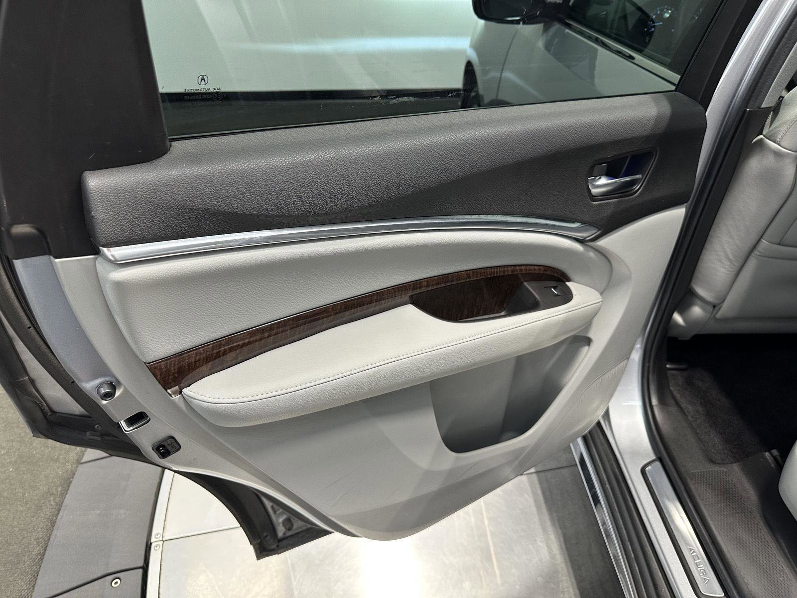 Used 2018 Acura MDX SH-AWD w/ Technology Package image 25