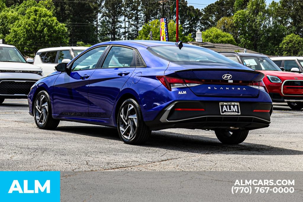 Used 2025 Hyundai Elantra Sport FWD image 7