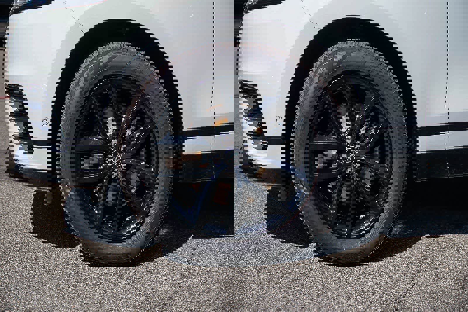 Used 2025 Land Rover Range Rover Velar Dynamic SE image 9