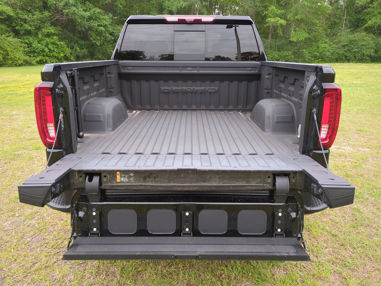 Used 2024 GMC Sierra 1500 Denali w/ Denali Reserve Package AWD/4WD image 13