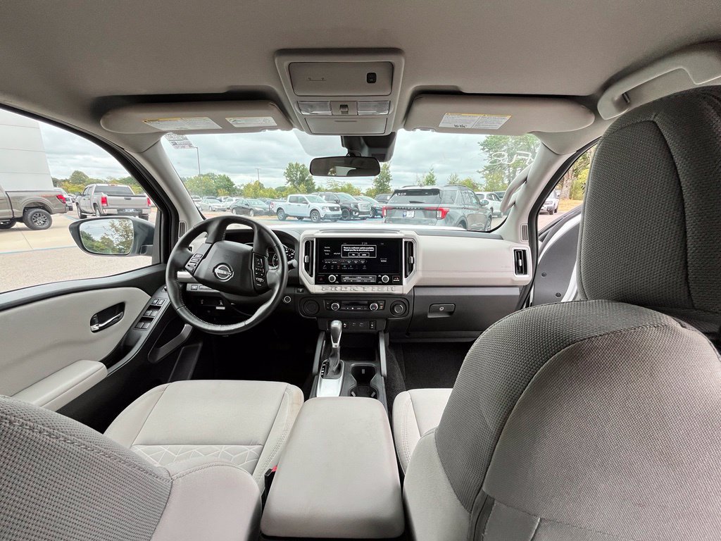 Used 2025 Nissan Frontier SV w/ SV Convenience Package RWD image 10