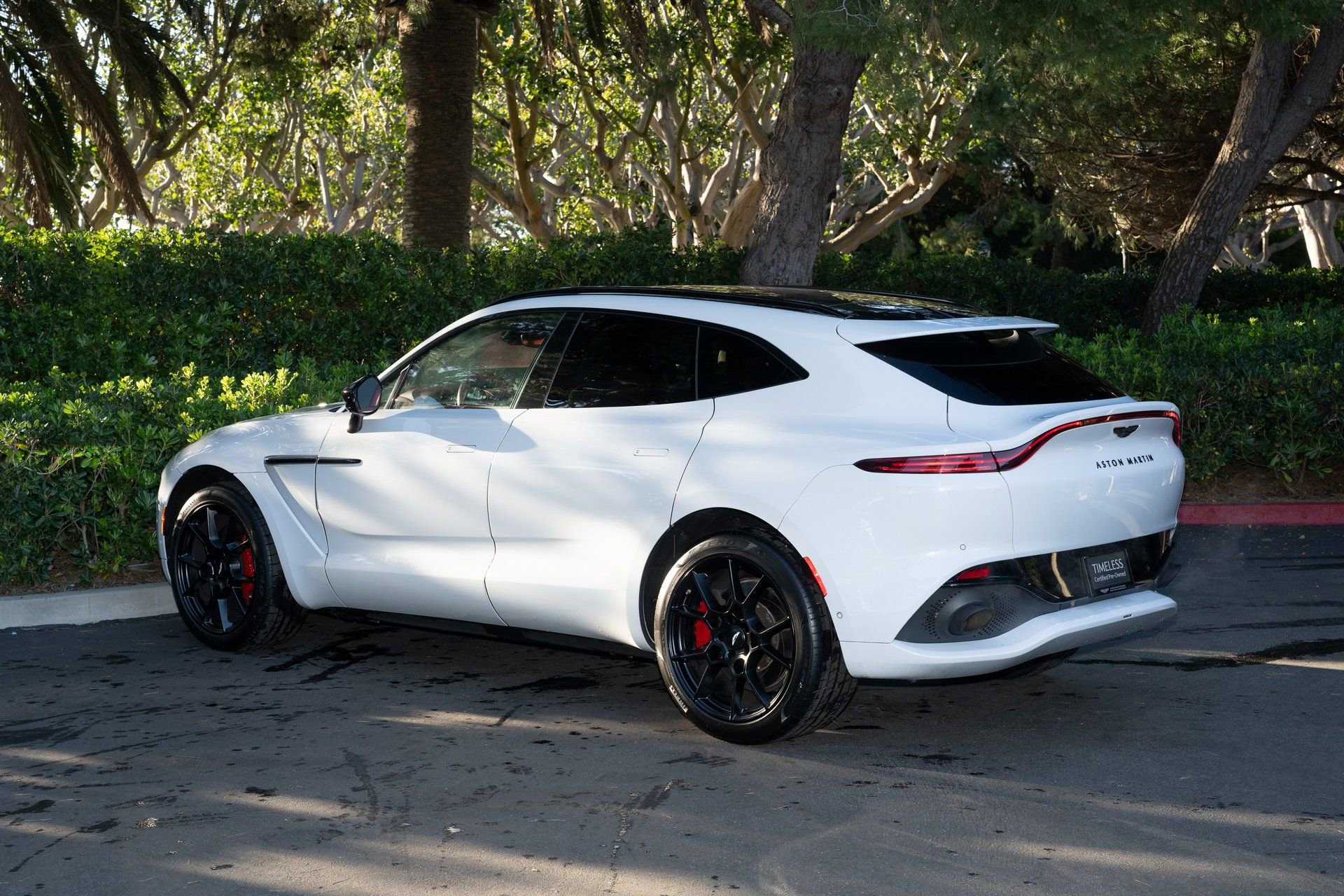Used 2022 Aston Martin DBX image 4