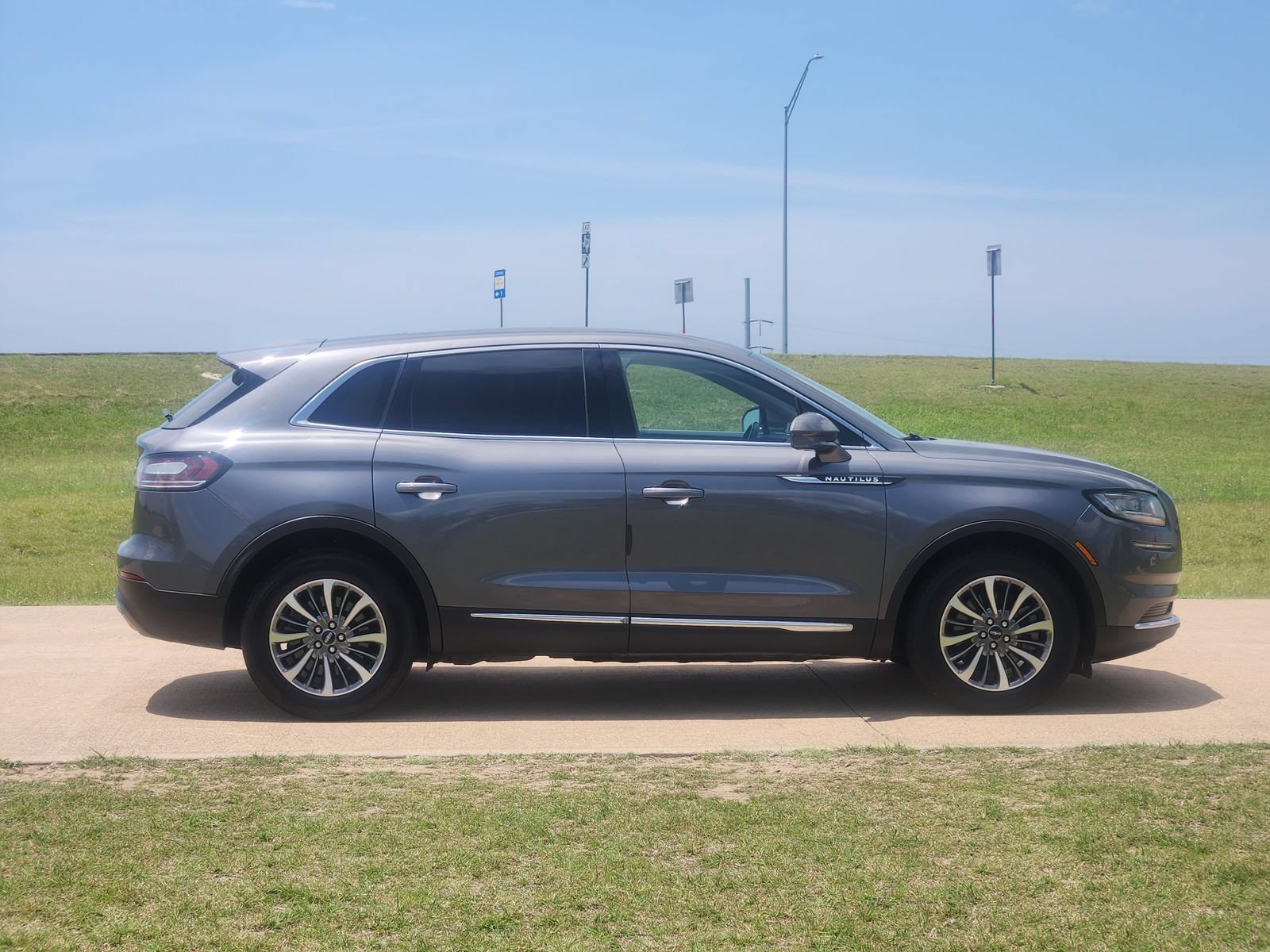 Used 2021 Lincoln Nautilus Reserve AWD/4WD image 7