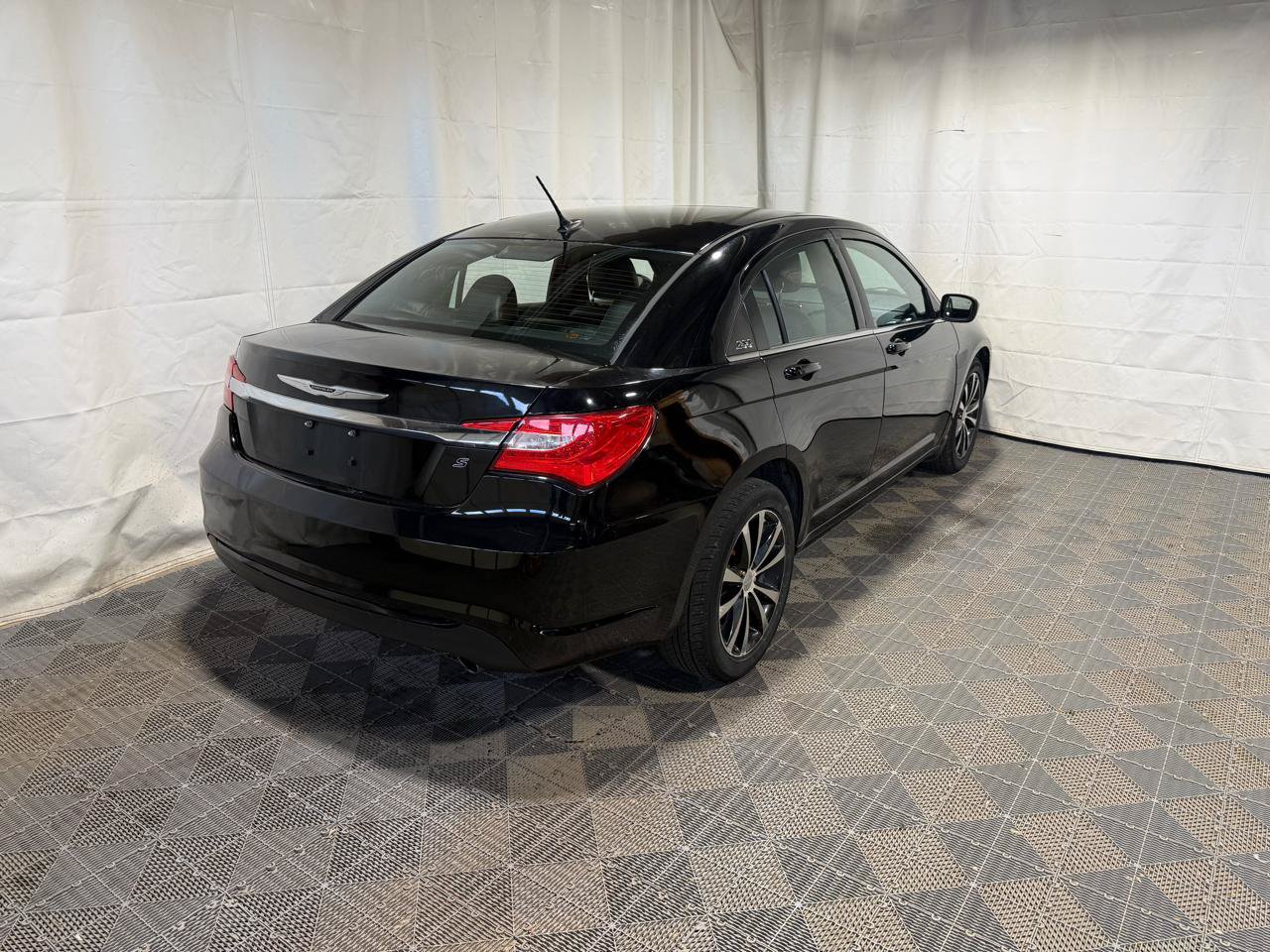 Used 2012 Chrysler 200 S FWD image 6