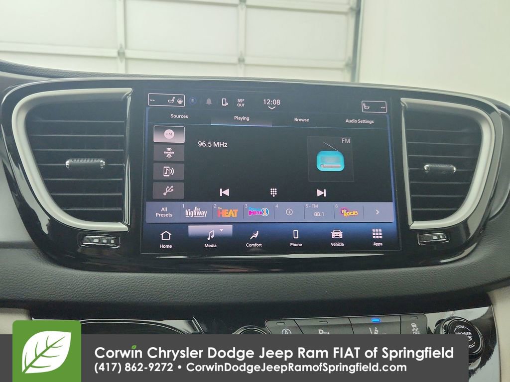 Certified 2024 Chrysler Pacifica Touring-L image 24