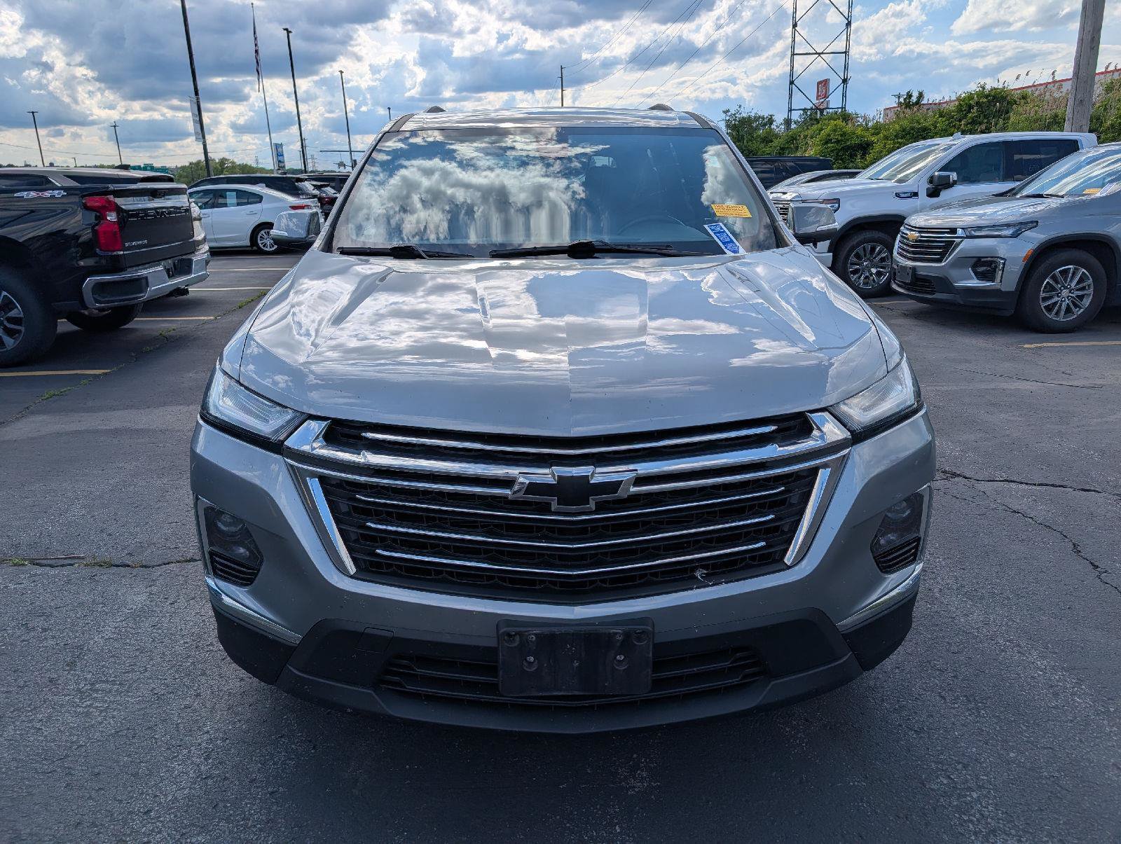 Used 2023 Chevrolet Traverse LT AWD/4WD image 2