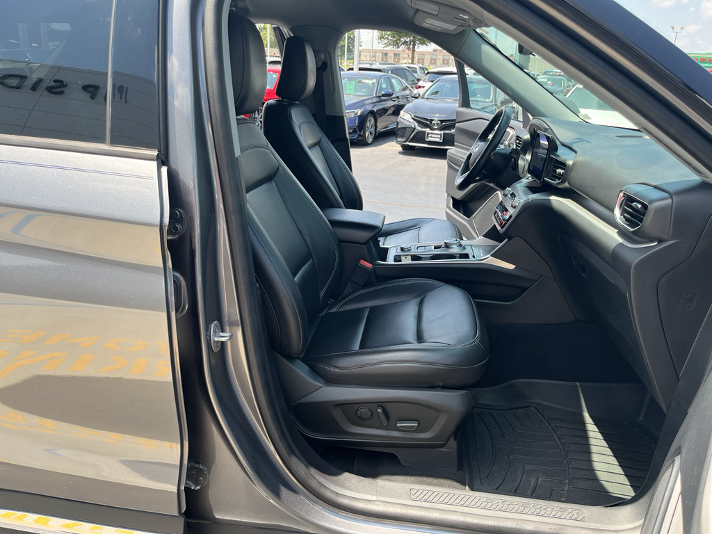 Used 2022 Ford Explorer XLT w/ Equipment Group 202A AWD/4WD image 48