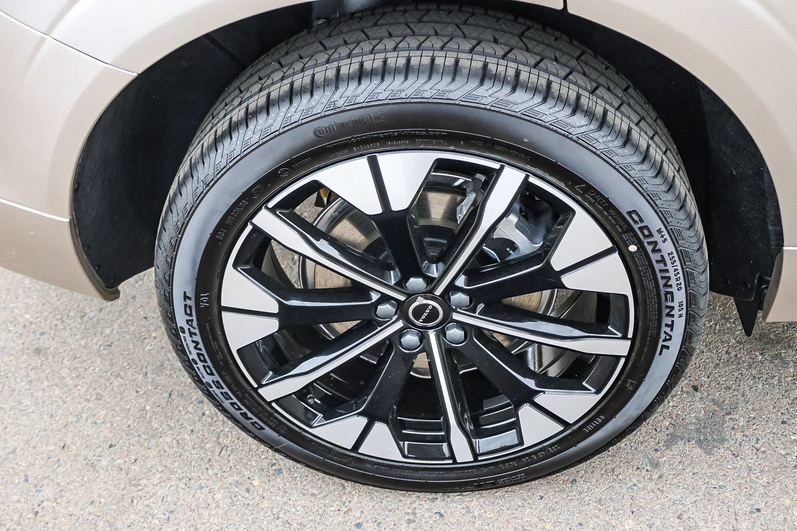 New 2026 Volvo XC60 T8 Plus AWD/4WD image 12
