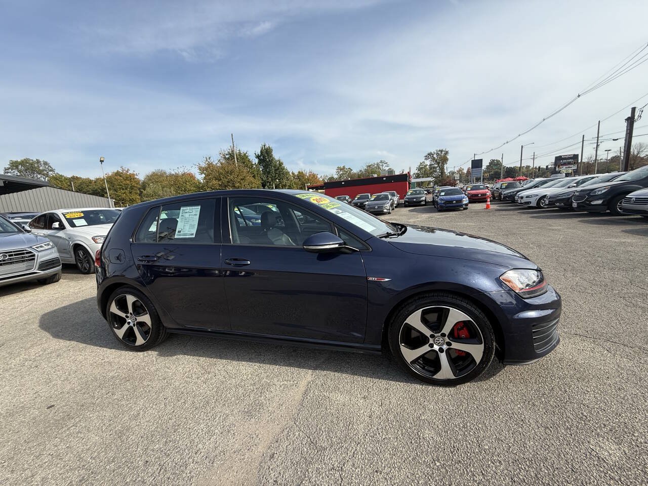 Used 2017 Volkswagen GTI SE FWD image 11