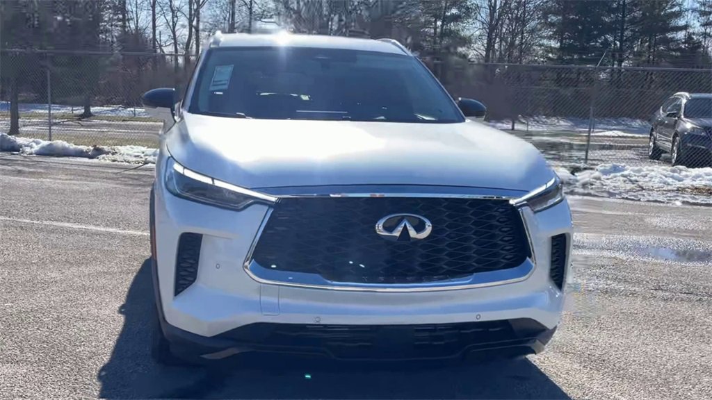 Used 2025 INFINITI QX60 Luxe w/ Vision Package image 3