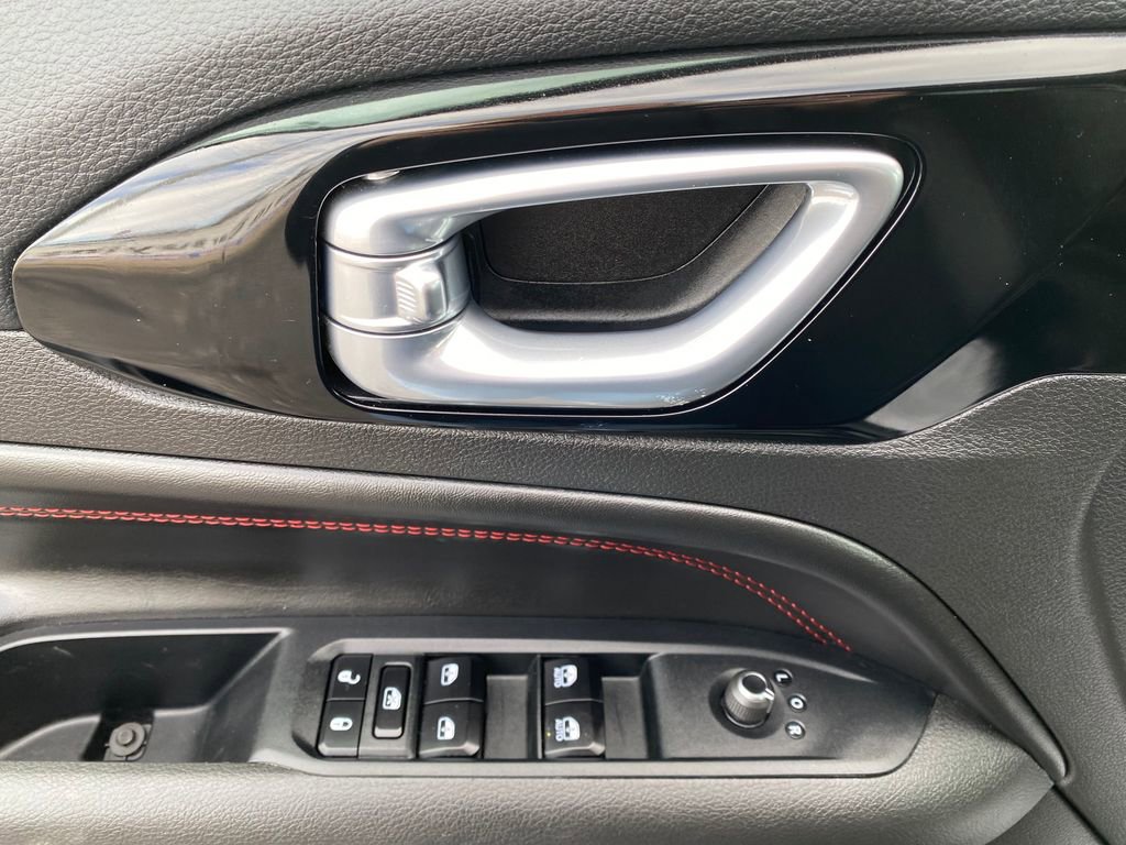 Used 2025 Jeep Compass Trailhawk image 14