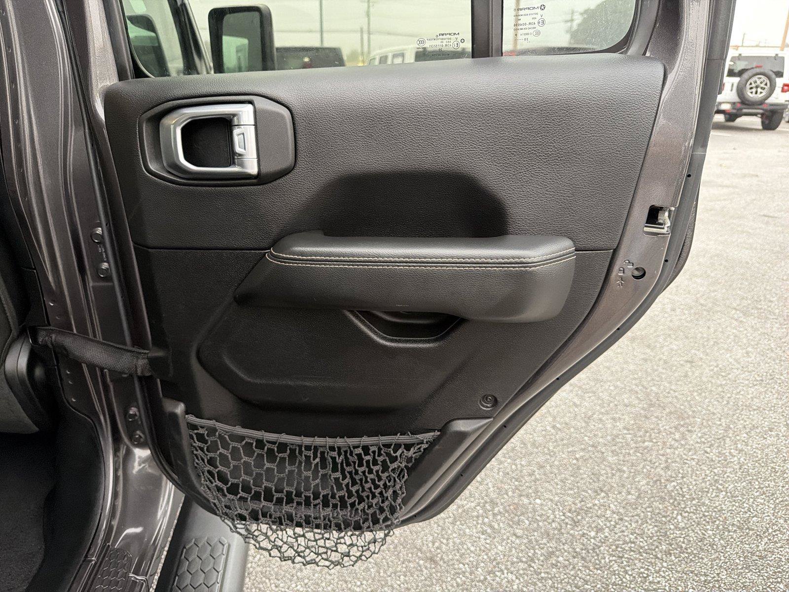 Used 2021 Jeep Wrangler Unlimited Sahara w/ Uconnect 4C Nav & Sound Group AWD/4WD image 15