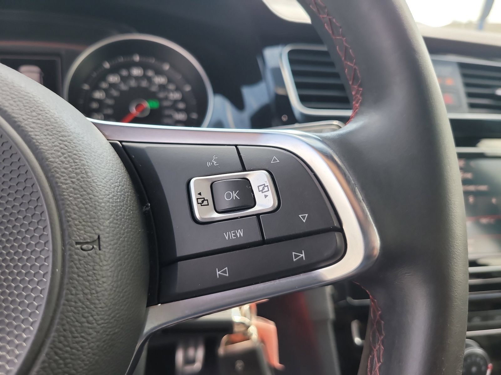 Used 2021 Volkswagen Golf 4-Door FWD image 28