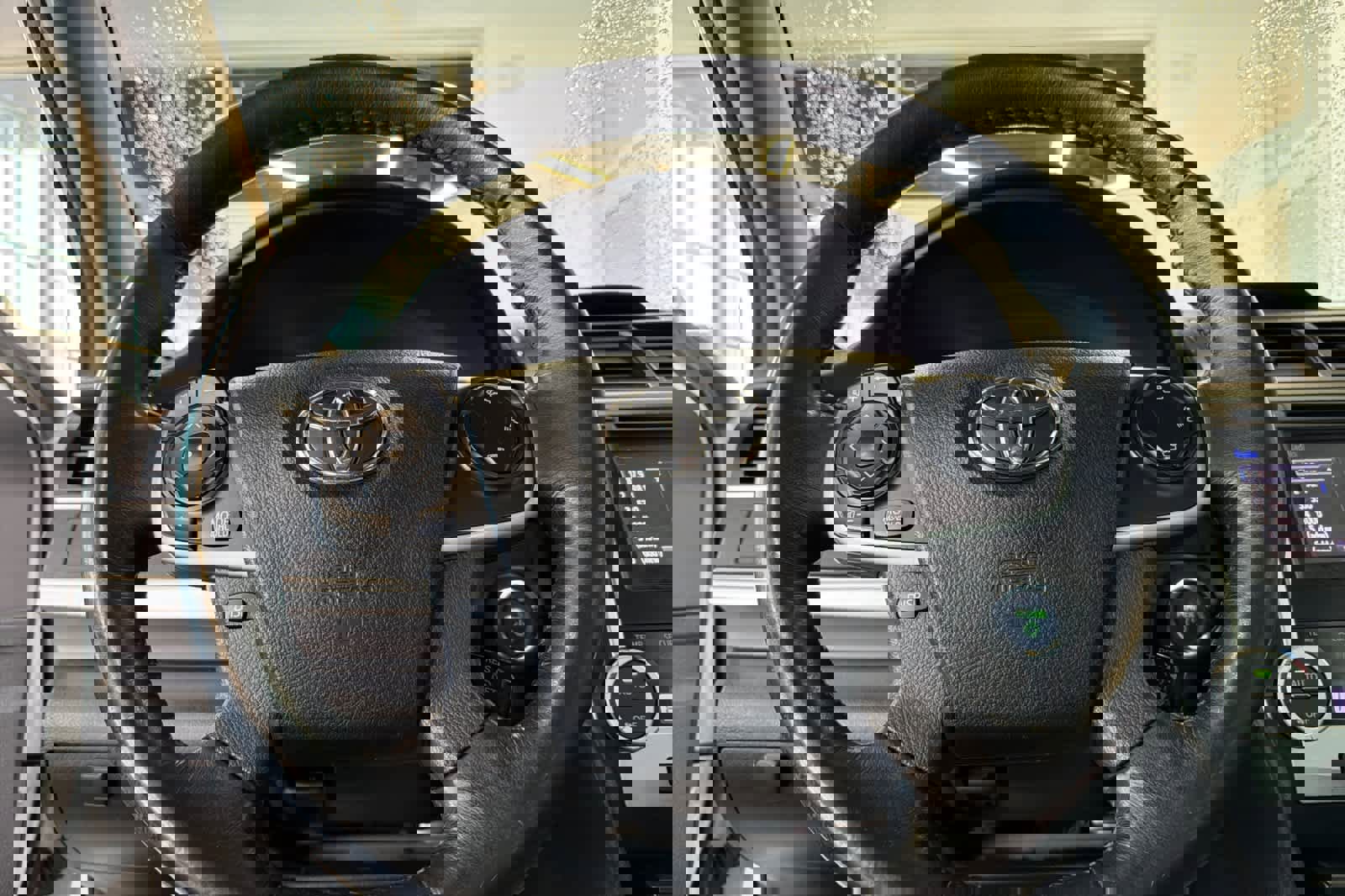 Used 2014 Toyota Camry Hybrid image 24