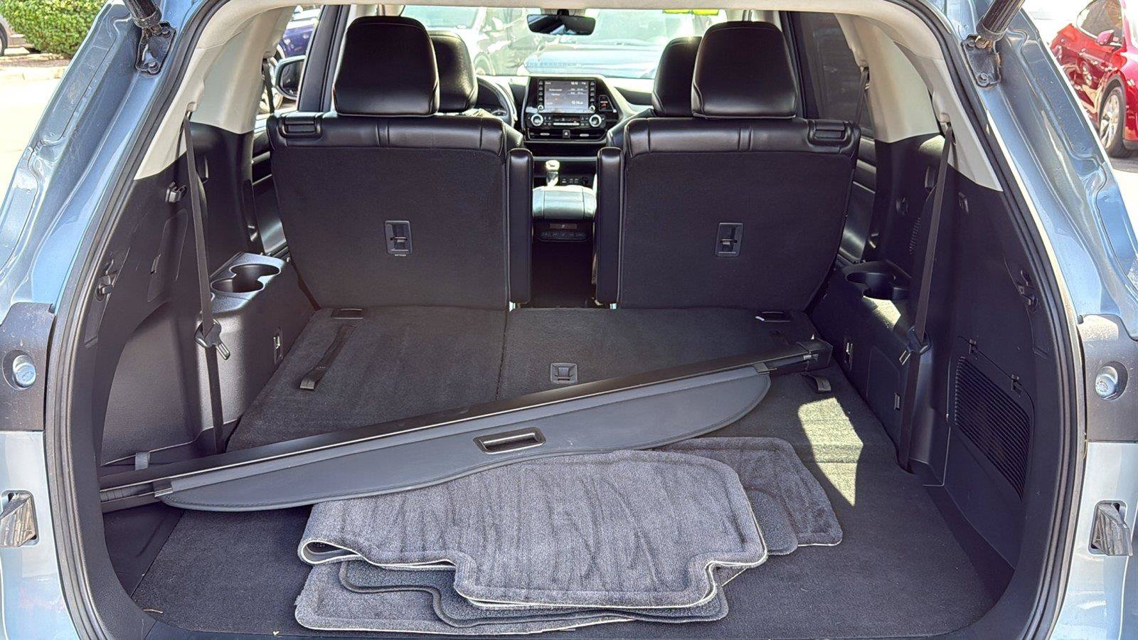 Used 2022 Toyota Highlander XLE FWD image 24