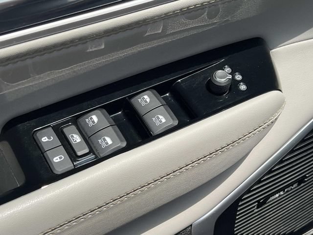 Used 2022 Jeep Wagoneer Series III AWD/4WD image 16