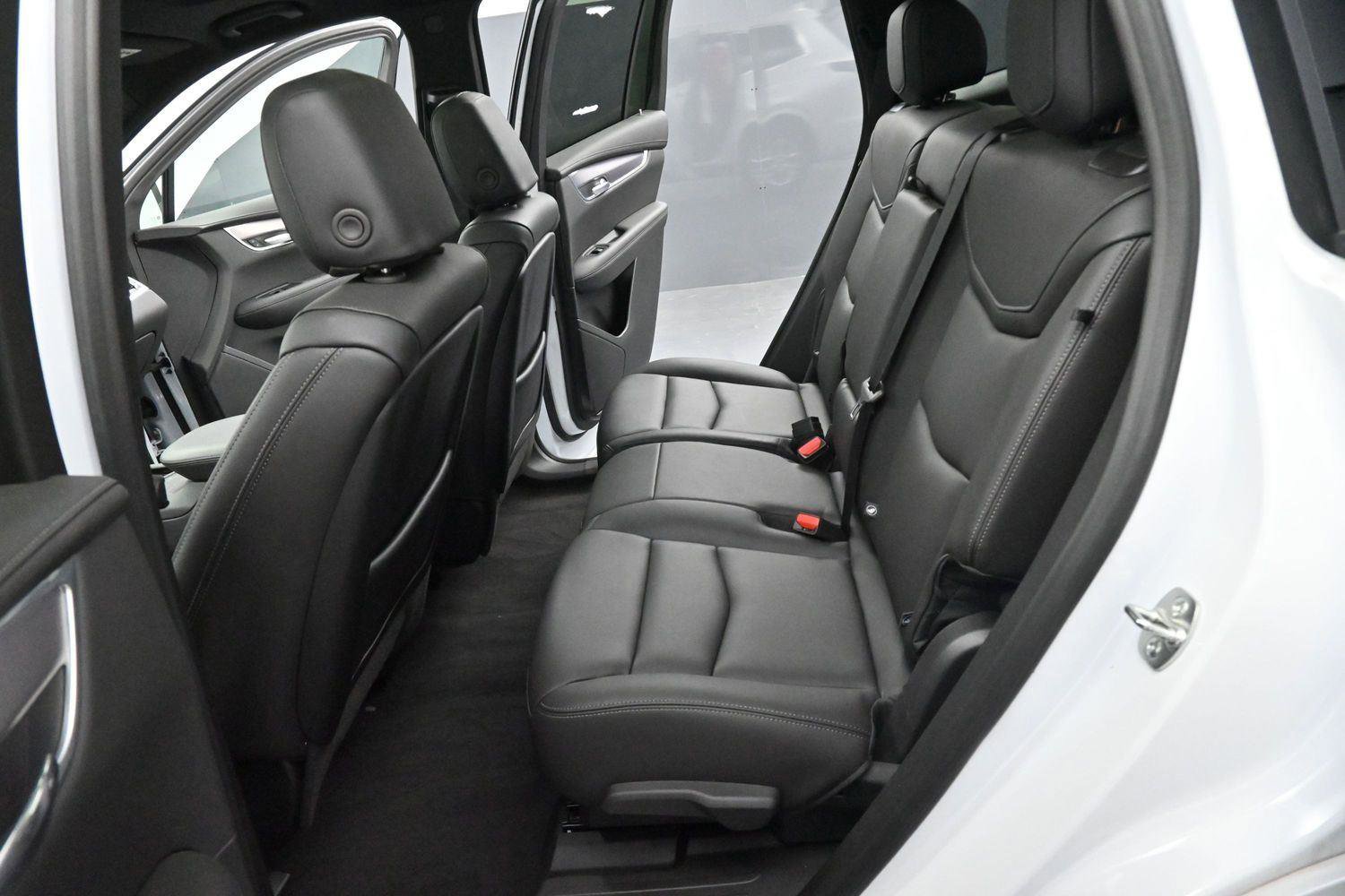 Certified 2025 Cadillac XT6 Luxury FWD image 32