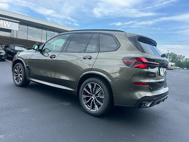New 2026 BMW X5 xDrive40i w/ M Sport Package AWD/4WD image 3
