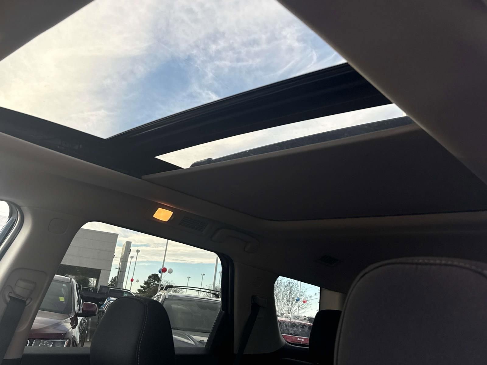 Used 2024 Nissan Pathfinder SV w/ SV Premium Package image 25