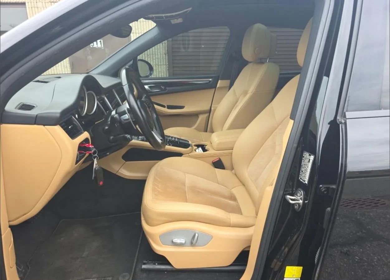 Used 2018 Porsche Macan Sport Edition AWD/4WD image 49