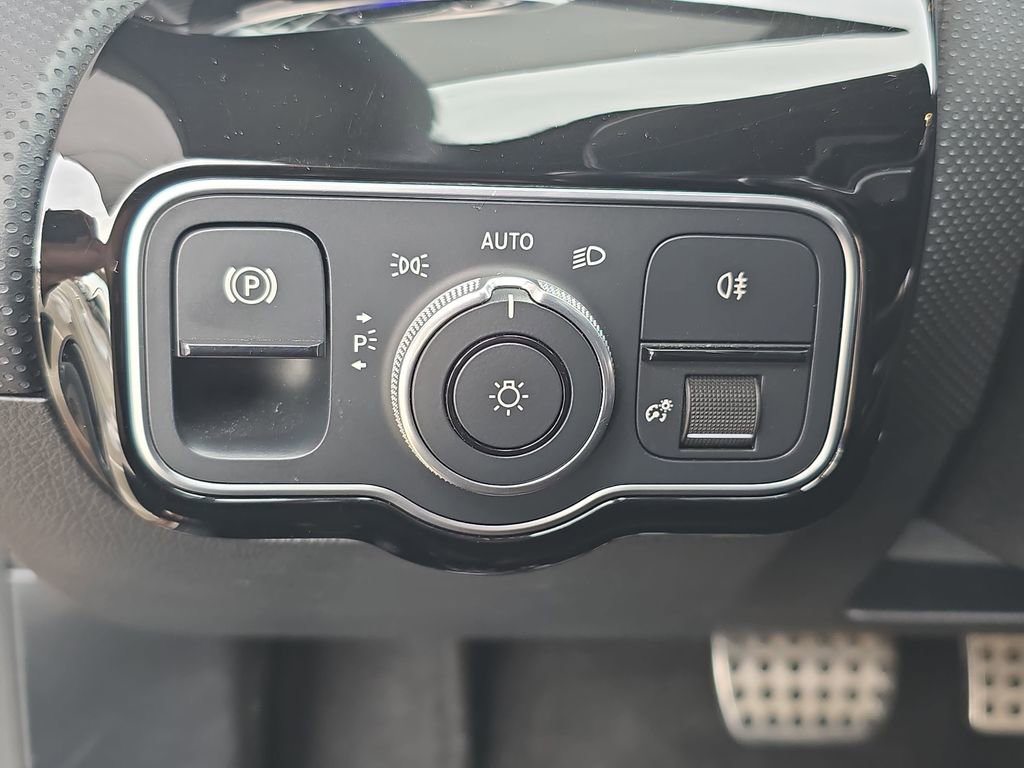 Used 2022 Mercedes-Benz CLA 250 image 27