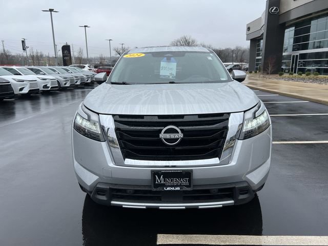 Used 2024 Nissan Pathfinder Platinum image 7