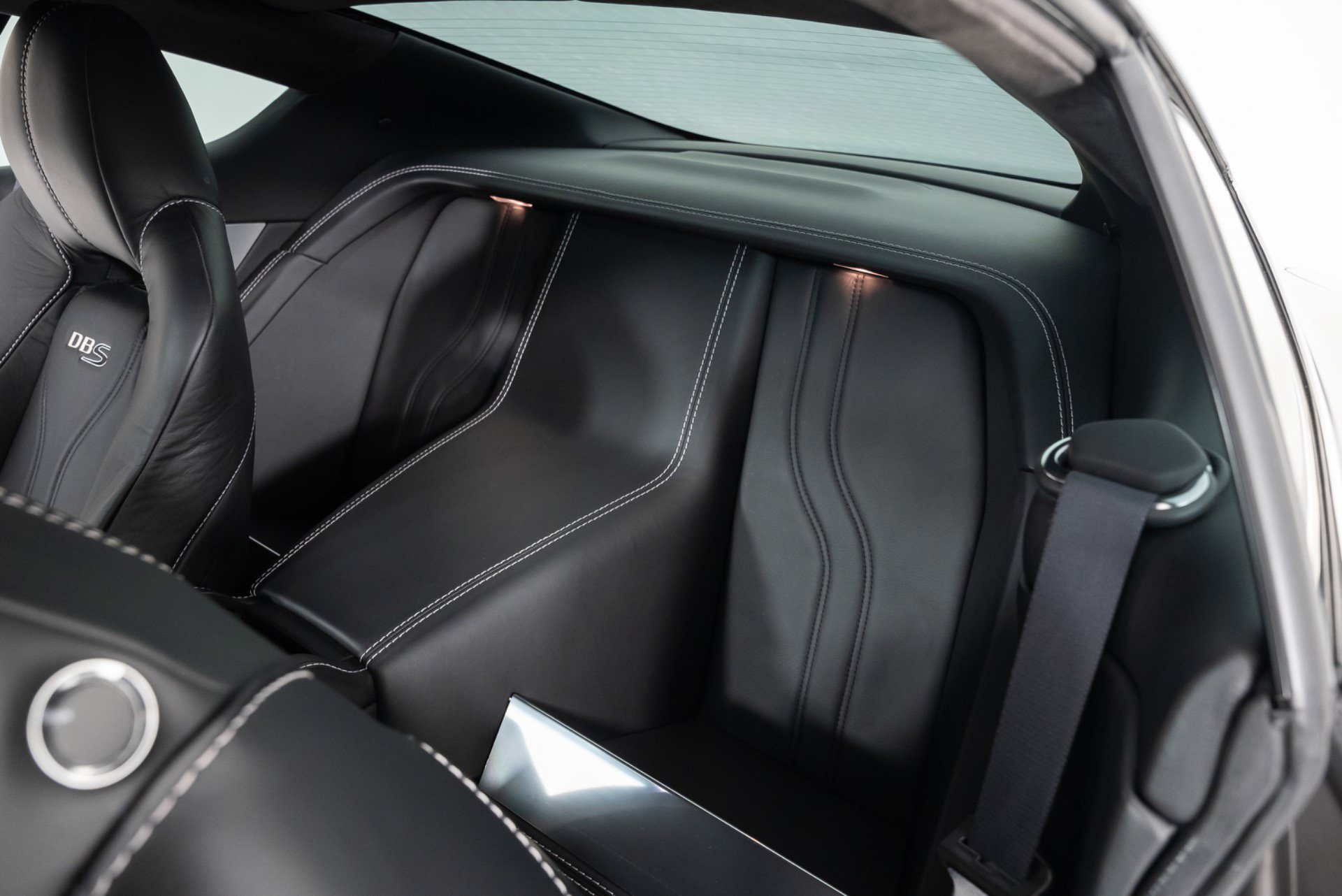 Used 2011 Aston Martin DBS Coupe RWD image 30