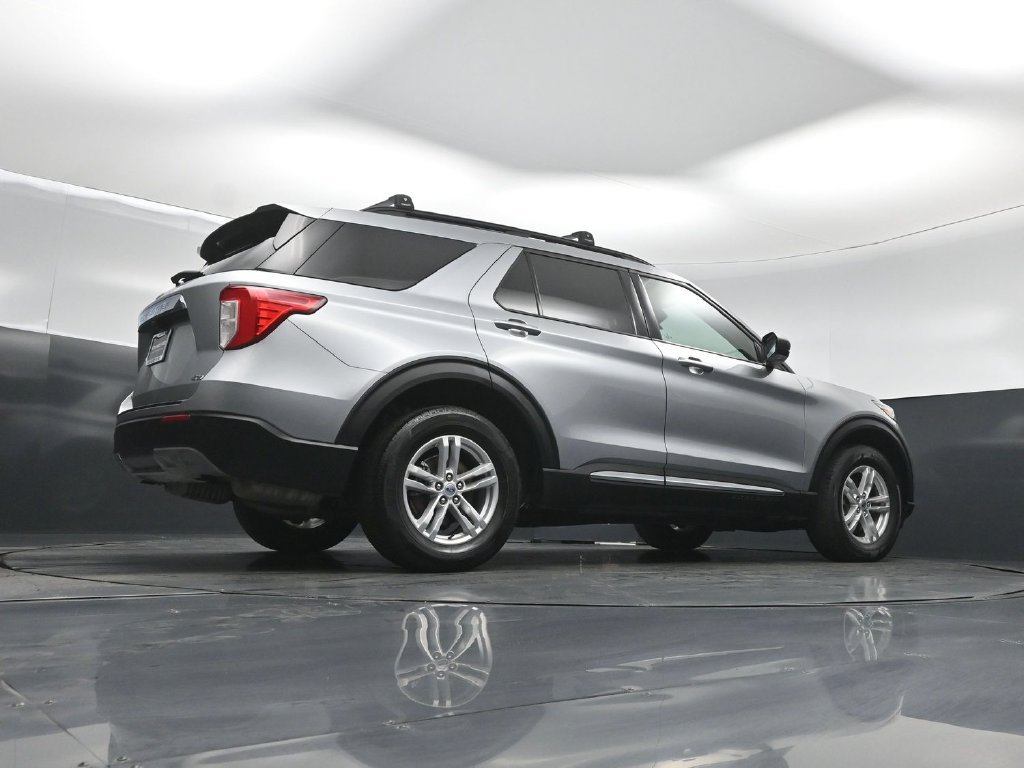 Certified 2022 Ford Explorer XLT w/ Equipment Group 202A AWD/4WD image 44