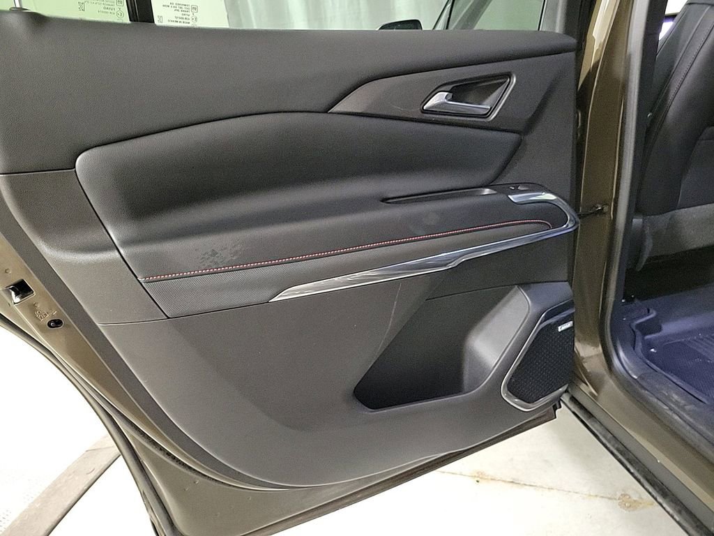 Used 2025 Chevrolet Traverse Z71 w/ Enhanced Driving Package image 23