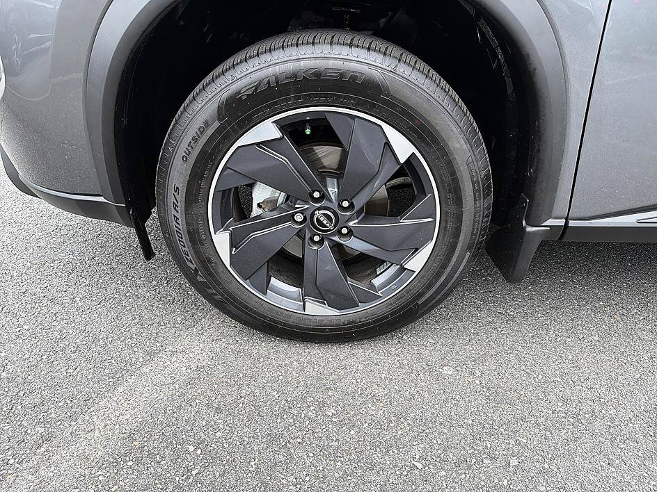 Certified 2026 Nissan Rogue SV FWD image 9