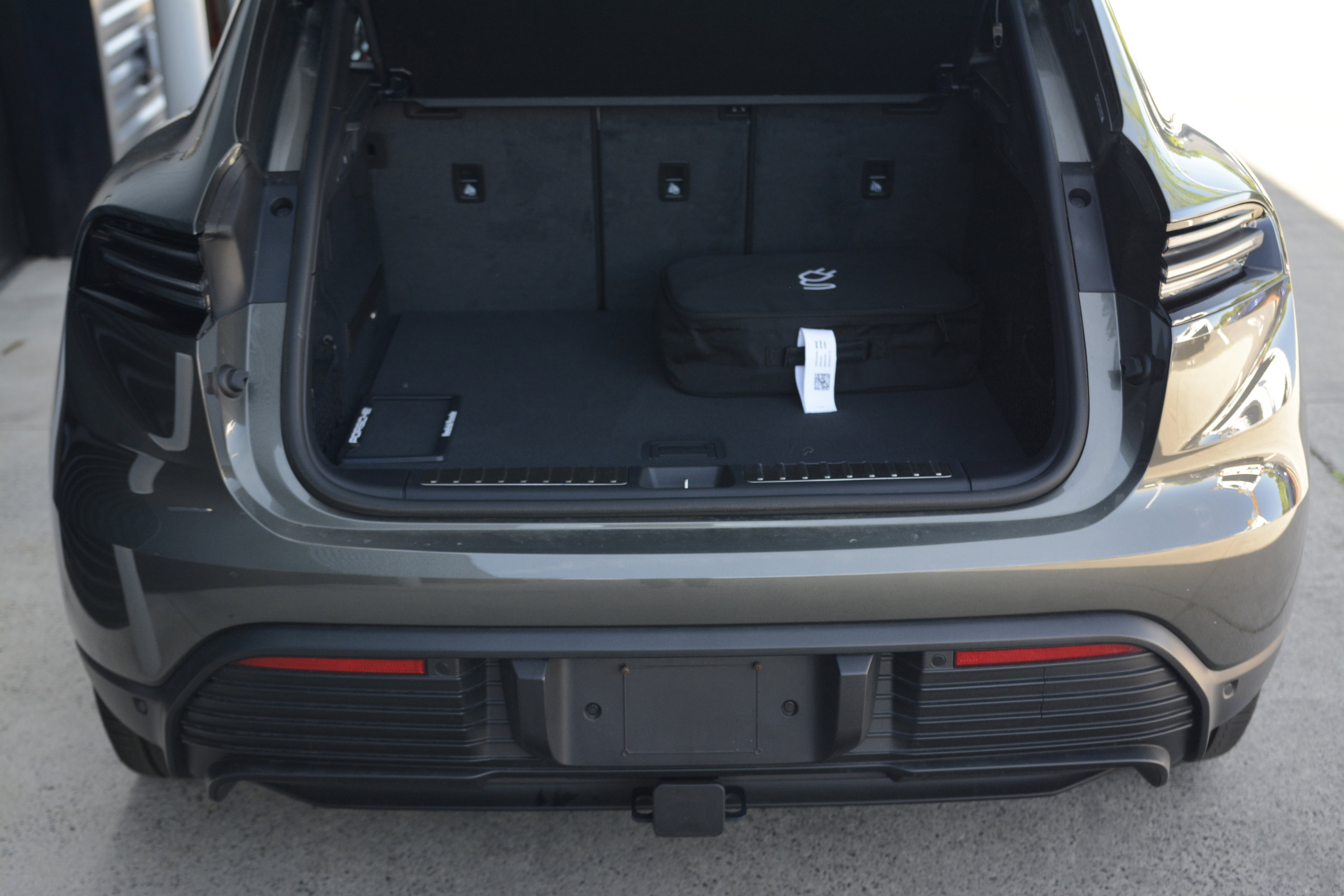 Certified 2025 Porsche Macan 4S Electric AWD/4WD image 36