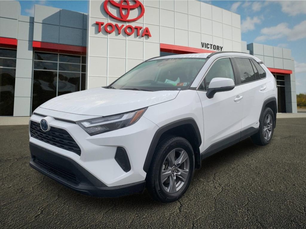 Used 2022 Toyota RAV4 XLE image 7