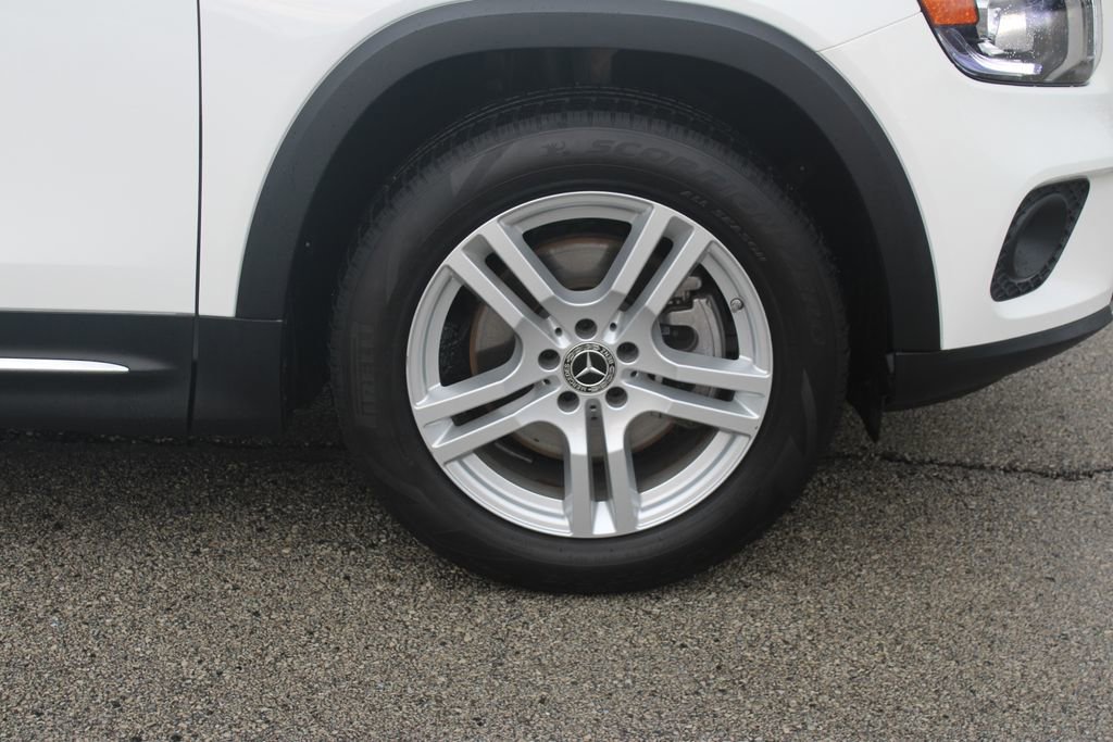 Used 2023 Mercedes-Benz GLB 250 4MATIC w/ Premium Package image 32