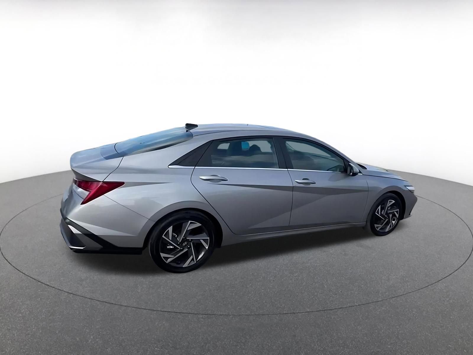 Used 2025 Hyundai Elantra Limited image 15