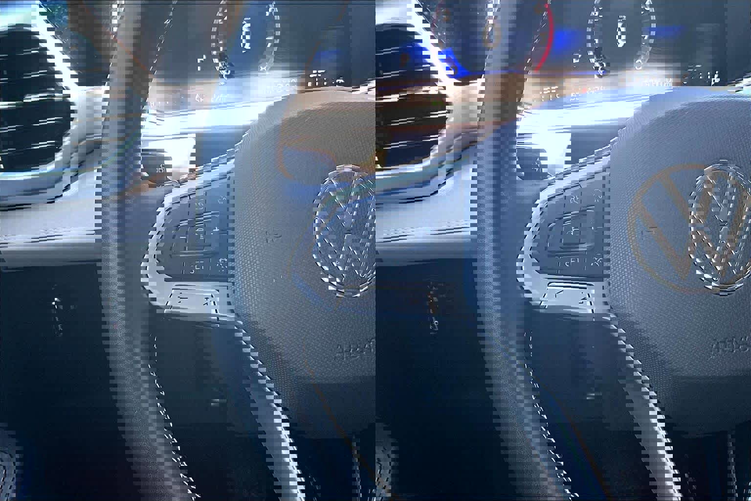 Used 2025 Volkswagen Taos SE w/ Black Wheel Package FWD image 24